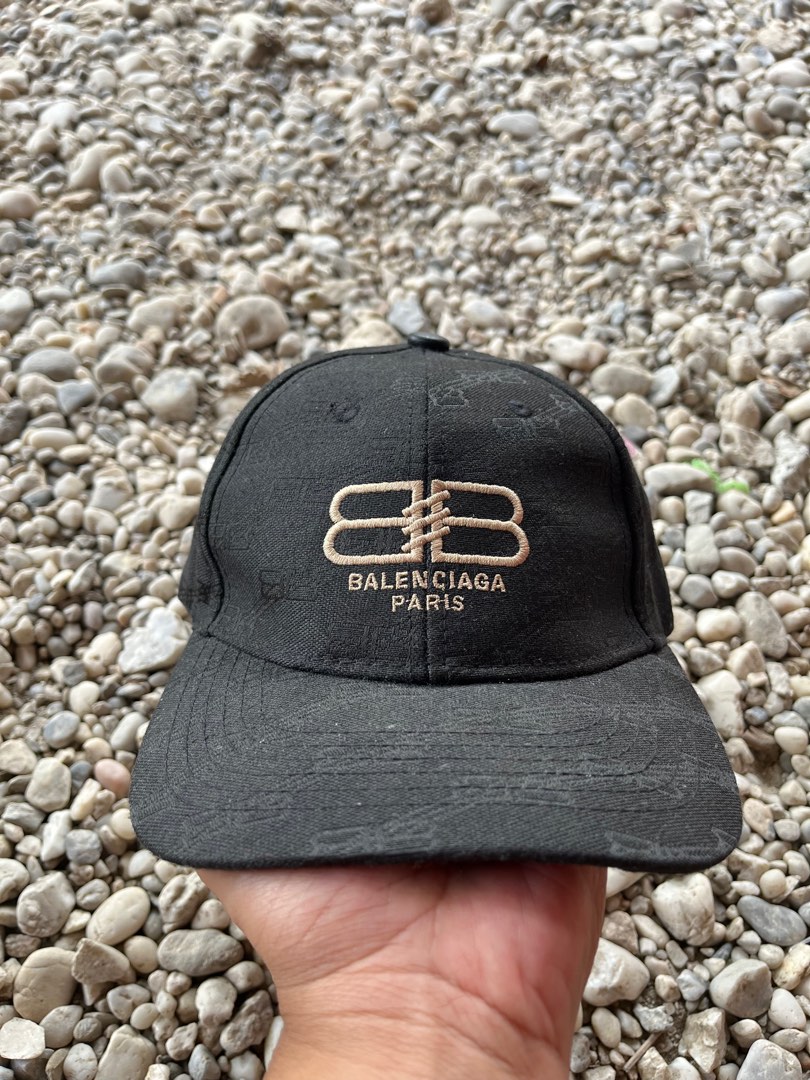 Topi Balenciaga Fesyen Pria Aksesoris Topi Di Carousell