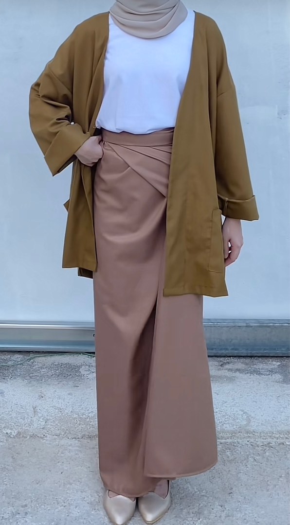 Pario Skirt In Nude Pario Women S Fashion Bottoms Skirts On Carousell