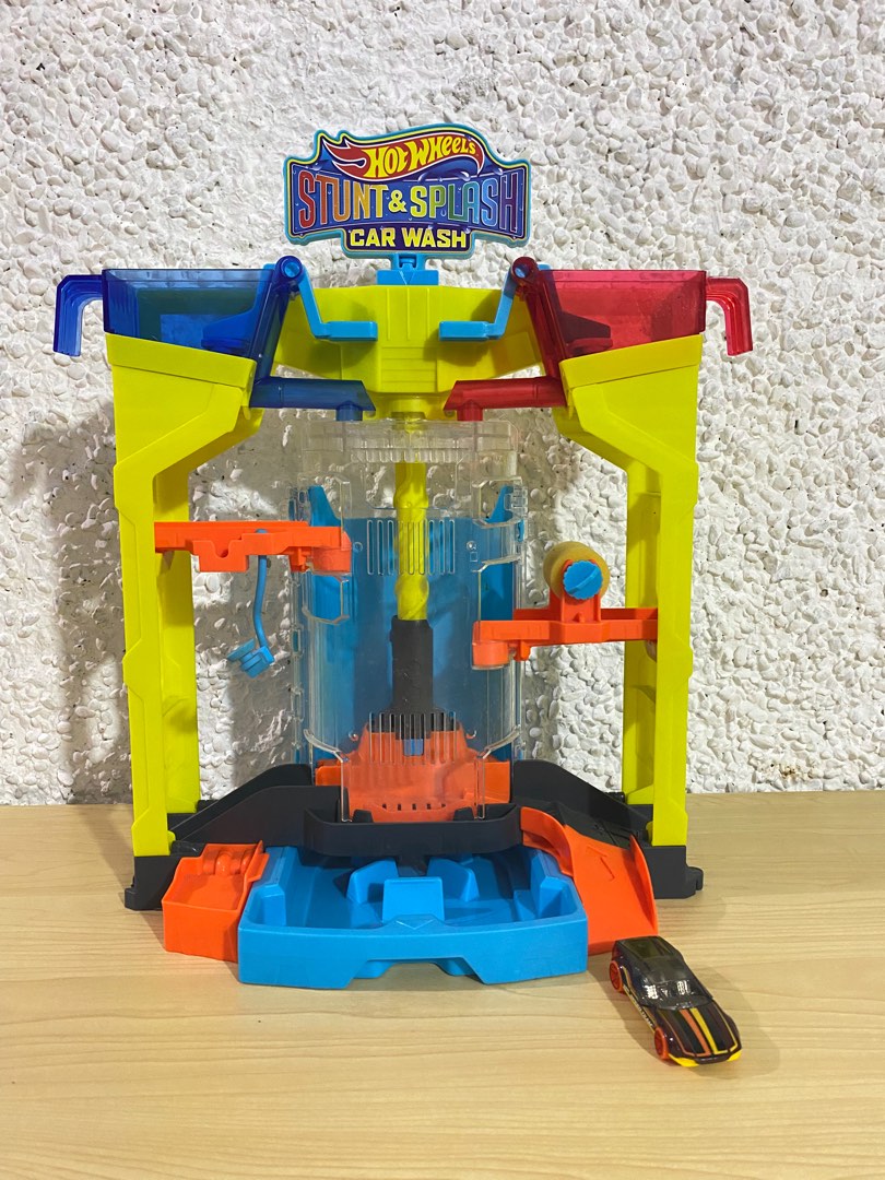 Hot Wheels Stunt And Splash Car Wash Playset Hobbies Toys Toys Games On Carousell