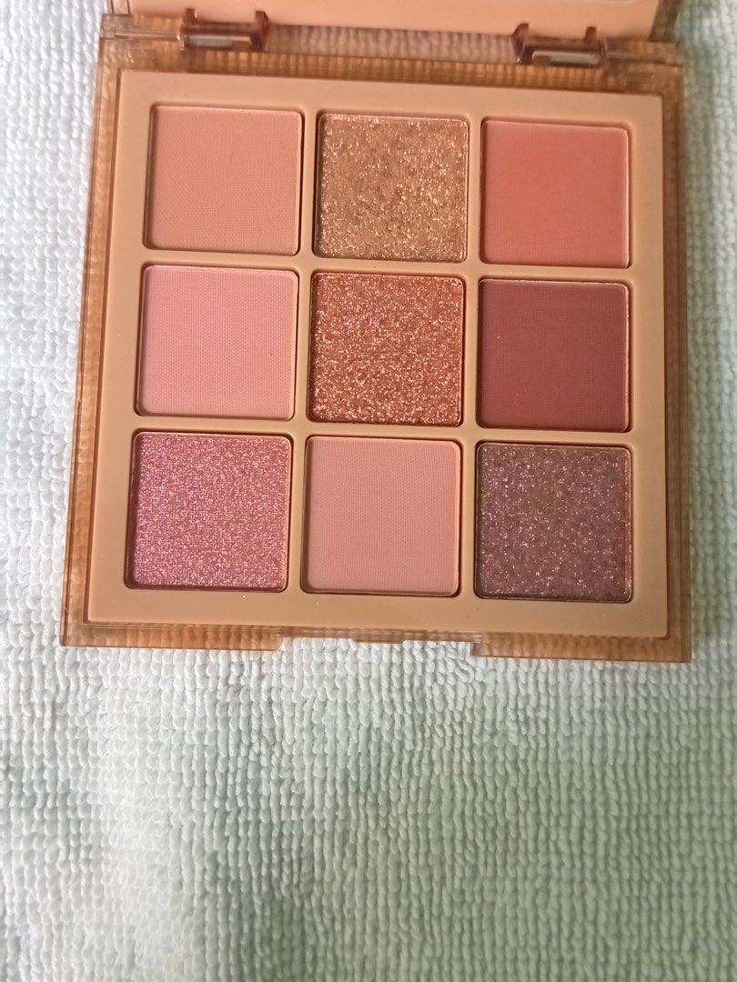 Huda Nude Eyeshadow Palette Kesehatan Kecantikan Rias Wajah Di