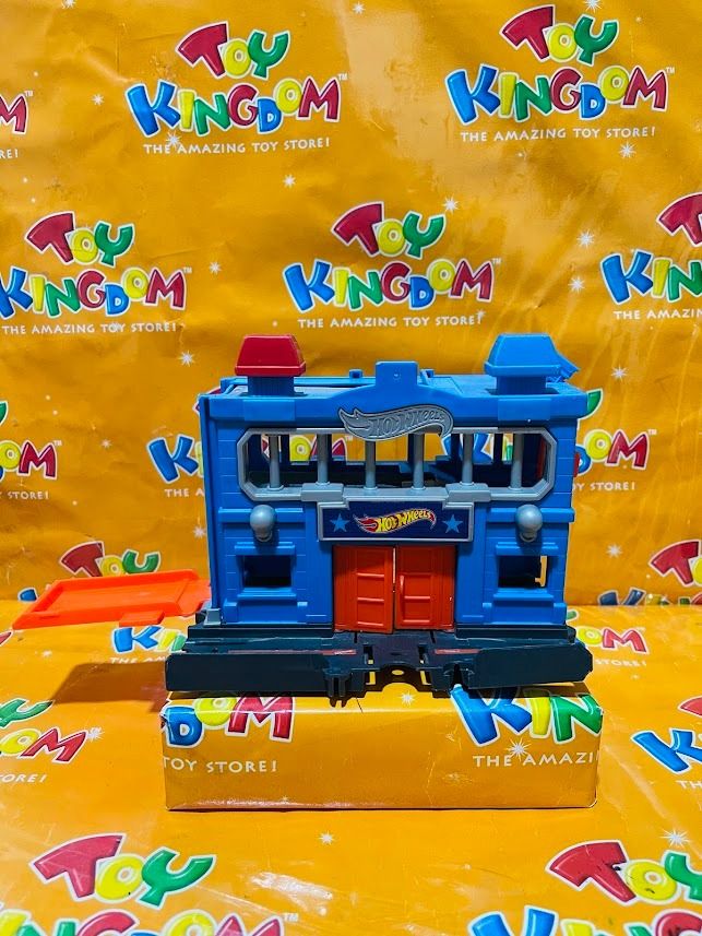 Hot Wheels City Downtown Police Station Breakout Hobbies Toys Toys Games On Carousell