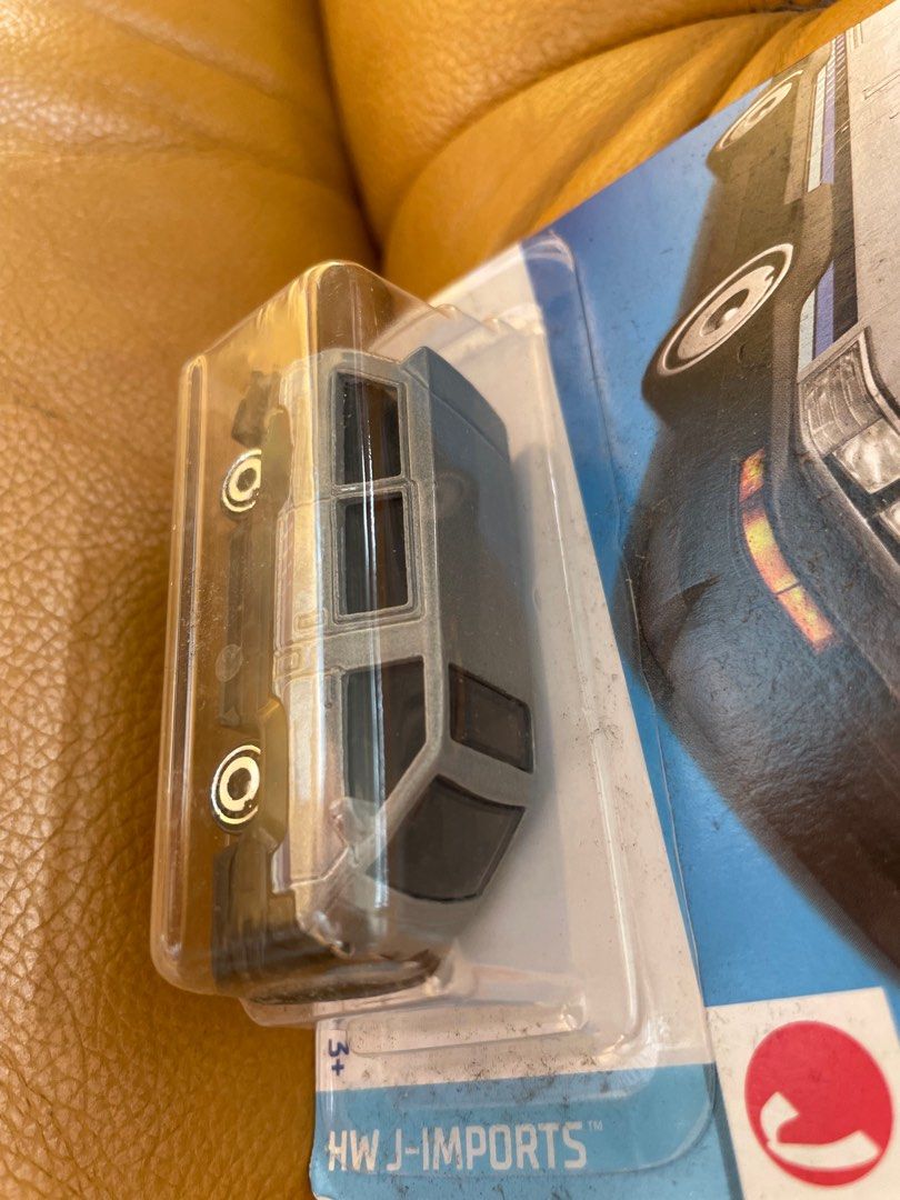 現貨 正版 絕版 全新 hot wheels 風火輪 1985 Toyota van 箱型車 書籍休閒與玩具 玩具公仔桌遊在旋轉拍賣