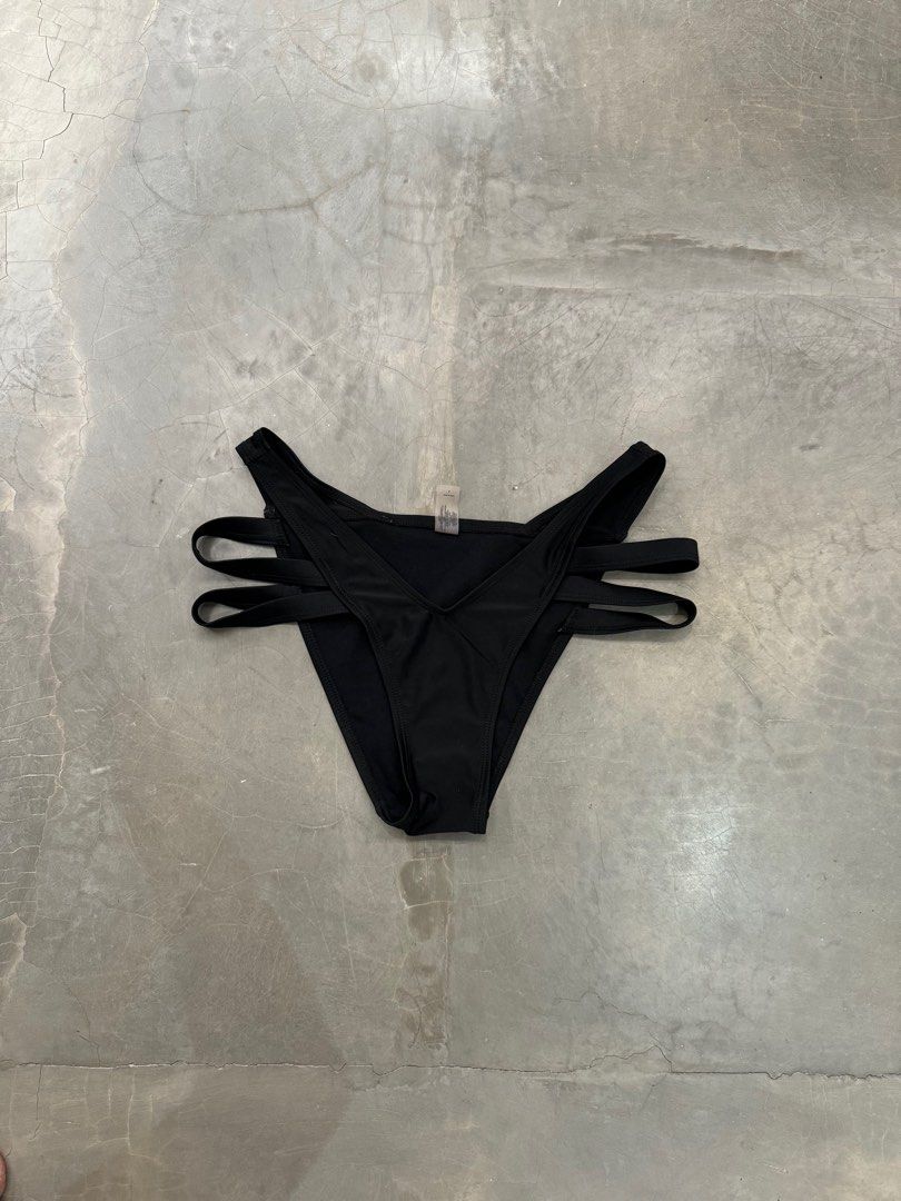 Black Band Bikini Bottoms Olah Raga Baju Olahraga Di Carousell
