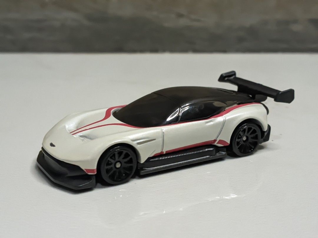 Hot Wheels Aston Martin Vulcan Toys Collectibles Mainan Di Carousell
