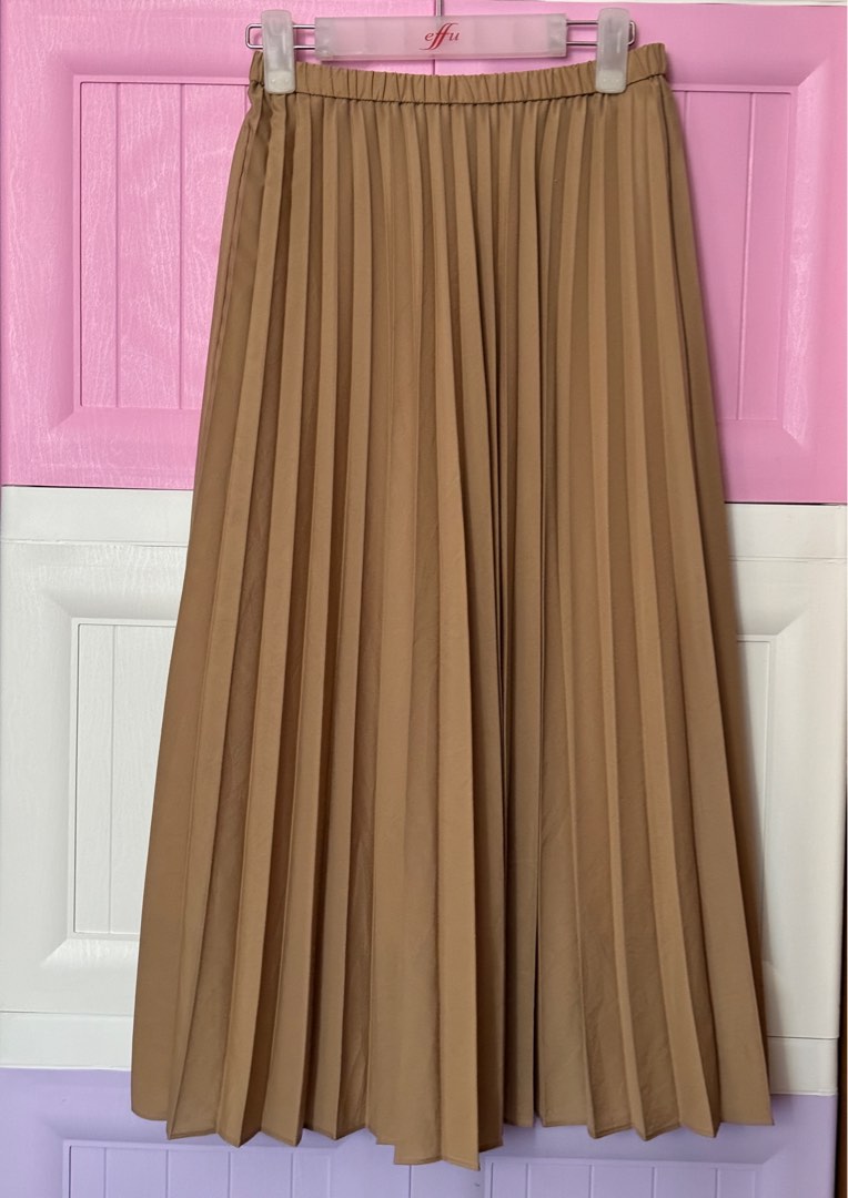 Uniqlo Pleated Skirt Nude Brown Women S Fashion Bottoms Skirts On