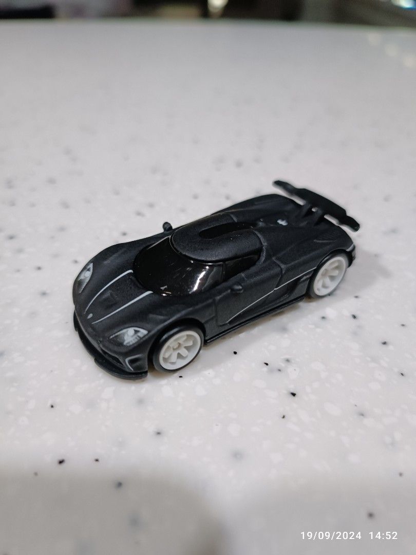 Hot Wheels Koenigsegg Agera R From Garage Box Set Hobbies Toys Toys Games On Carousell