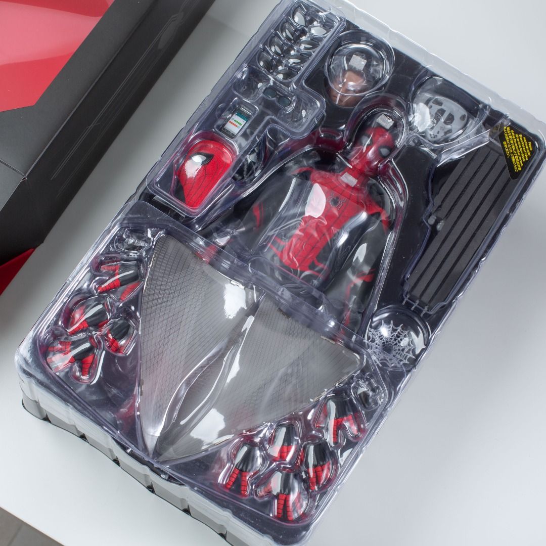 HOT TOYS HOTTOYS MMS SPIDER MAN FAR FROM HOME SPIDER MAN UPGRADED SUIT TH SCALE