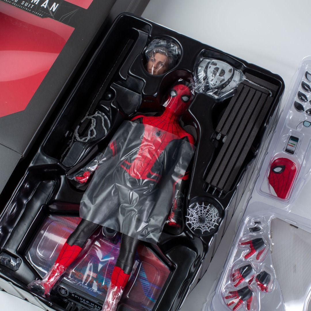 HOT TOYS HOTTOYS MMS SPIDER MAN FAR FROM HOME SPIDER MAN UPGRADED SUIT TH SCALE