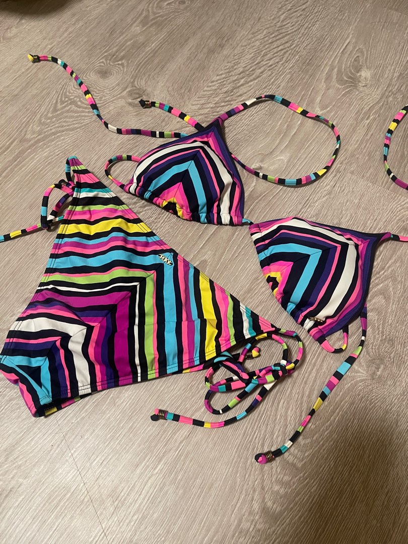 Roxy bikini S 超美超可愛超亮眼 她的時尚 泳衣潛水衣 泳裝 比基尼在旋轉拍賣