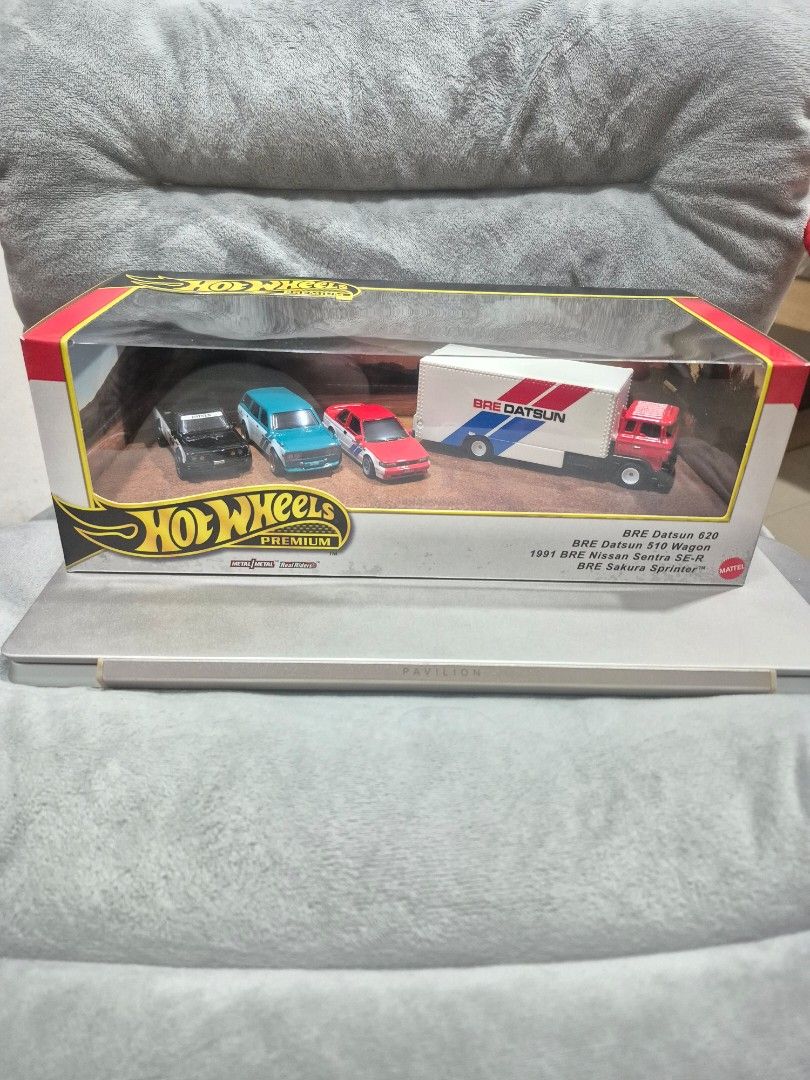 Hot Wheels Premium Bre Datsun Bre Datsun Wagon Bre Nissan Sentra Se R Bre