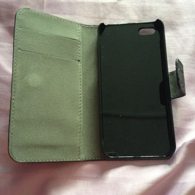 iPhone 5 casing (Category: Networking) located in Singapore. Submitted by mianbaorennnn (Listing ID 501366, Image 2). Description: .