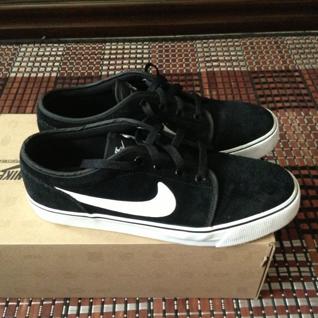 NIKE TOKI LOW LTHR Men s Fashion Footwear Sneakers on Carousell