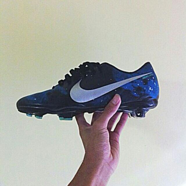 rompecabezas Muslo Original Selling away Nike mercurial vapor (CR7 galaxy edition) soccer boot for only  $100. *replica grade AAA*. , Sports Equipment, Sports & Games, Racket &  Ball Sports on Carousell