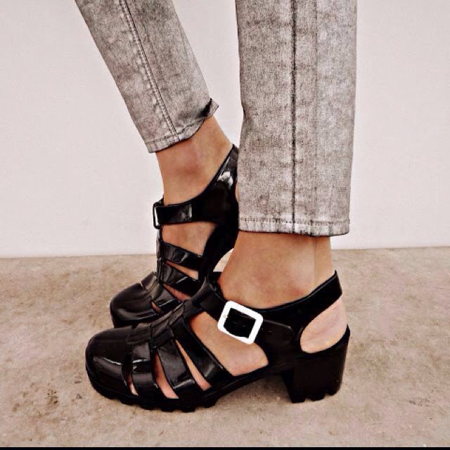 black jelly heels