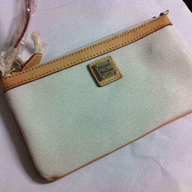 White dooney cheap and bourke wallet