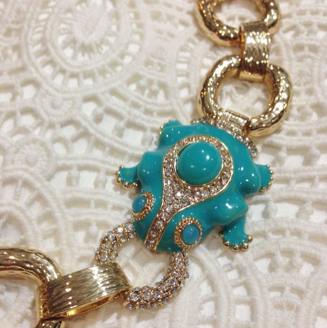 Frog prince top necklace