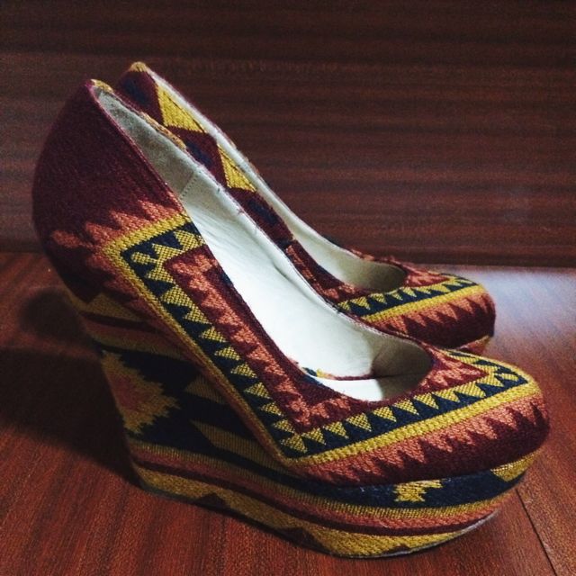 Steve Madden Pammyy Aztec Multi Printed Platform Wedges Women s