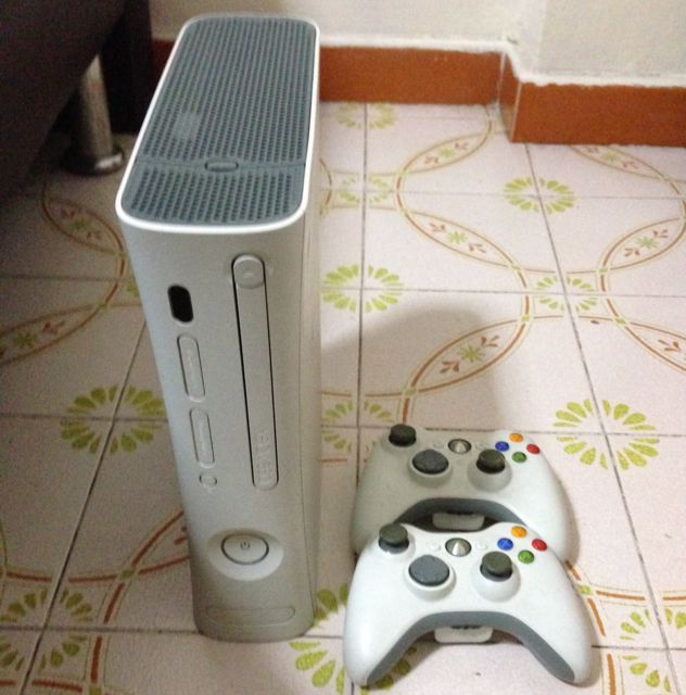 Mod 4 Gb Xbox 360 With Two Controller Hobbies Toys Toys Games On Carousell