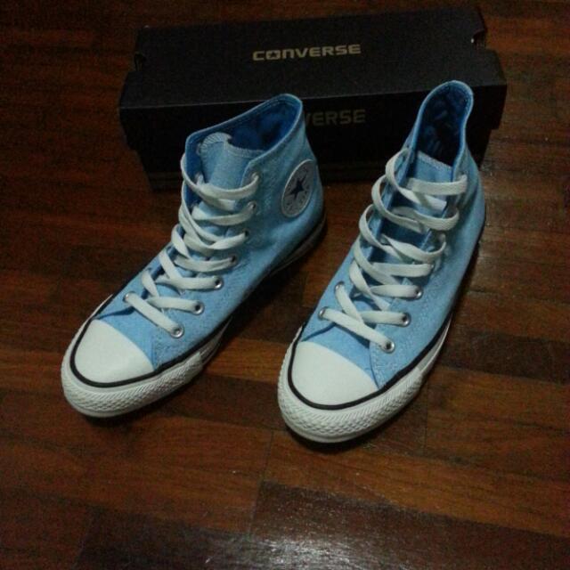 Neon hot sale blue converse