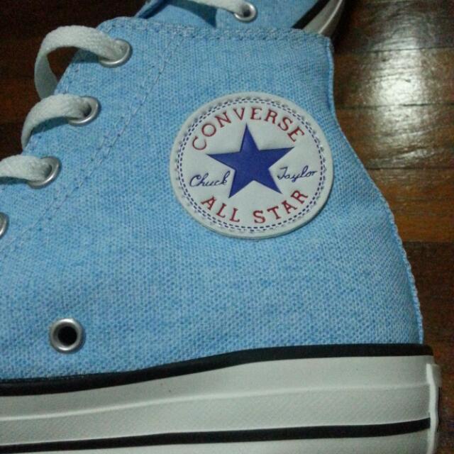 Neon blue converse discount