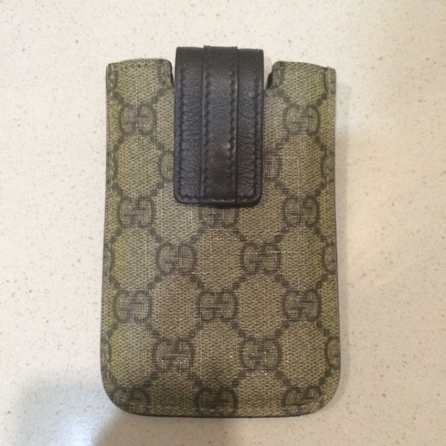 gucci phone pouch