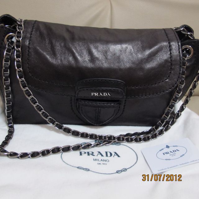 BOLSA PRADA PATTINA GLACE CALF FLAP CHAIN BAG PRETO ORIGINAL – Gringa