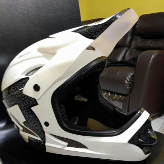 661 dh helmet store