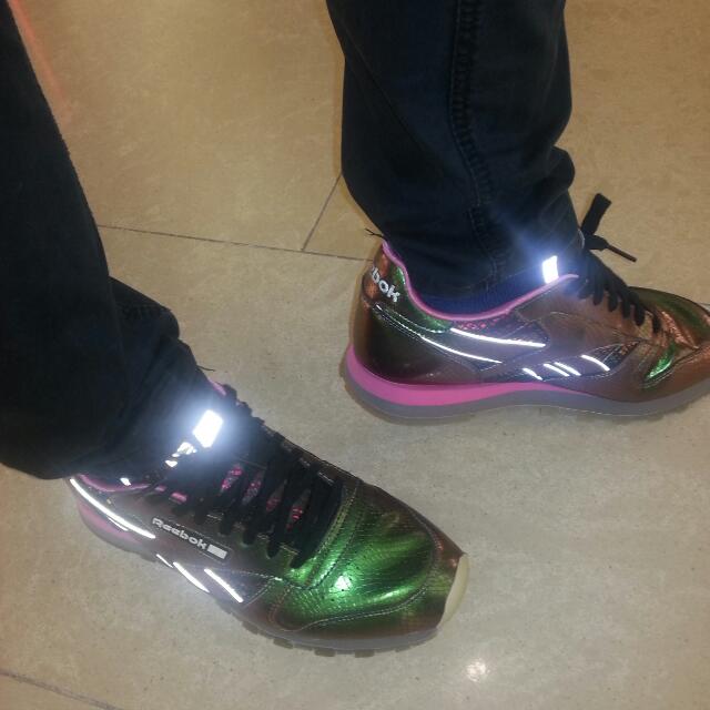 Glow in the best sale dark reebok