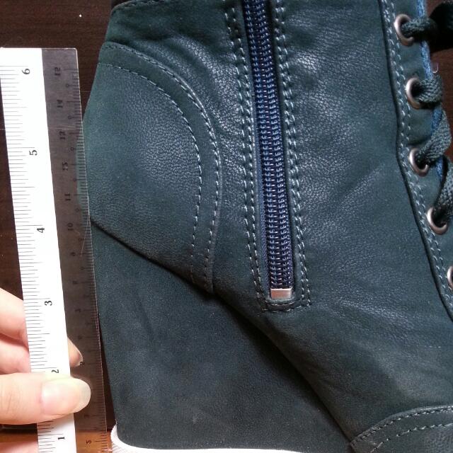 Dark top teal wedges