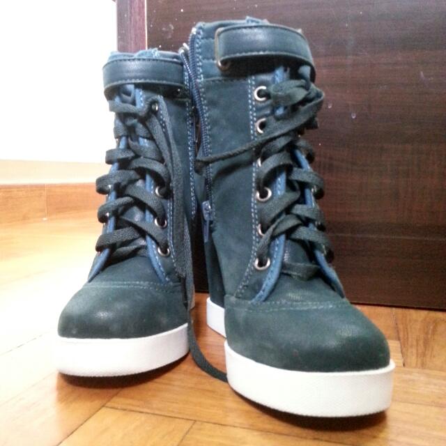 Dark teal store wedges