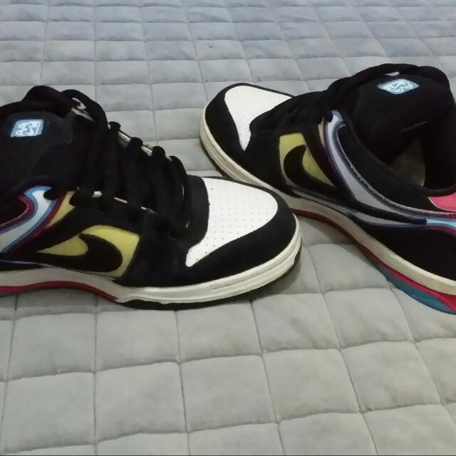 womens limited edition nike trainers