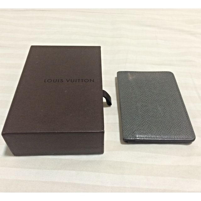 Louis Vuitton Taiga Brown Leather Wallet, Men's Fashion, Watches &  Accessories, Wallets & Card Holders on Carousell