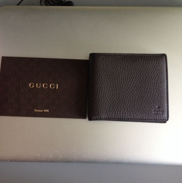 gucci wallet plain