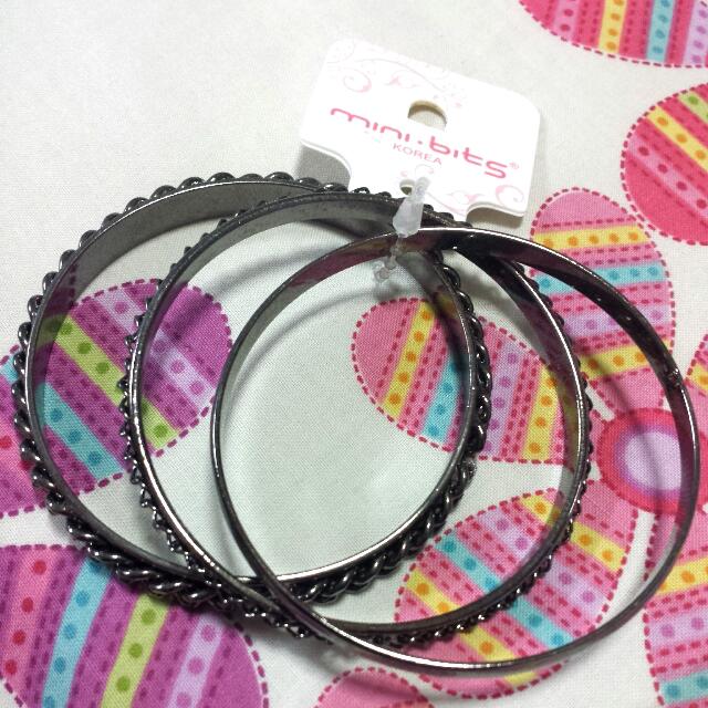 Mini bits bangles (Category: Bracelets) located in Singapore. Submitted by shopinthetrain (Listing ID 1965155, Image 1). Description: .