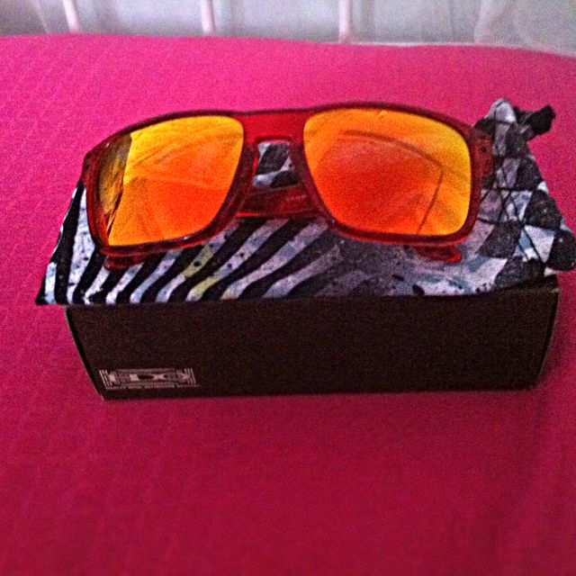 Oakley Holbrook, Men's Fashion, Watches & Accessories, Sunglasses ...