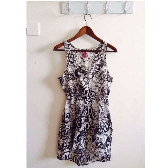 H&m skull dress store