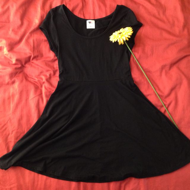 Pending Black Skater Dress From Temt Women S Fashion On Carousell