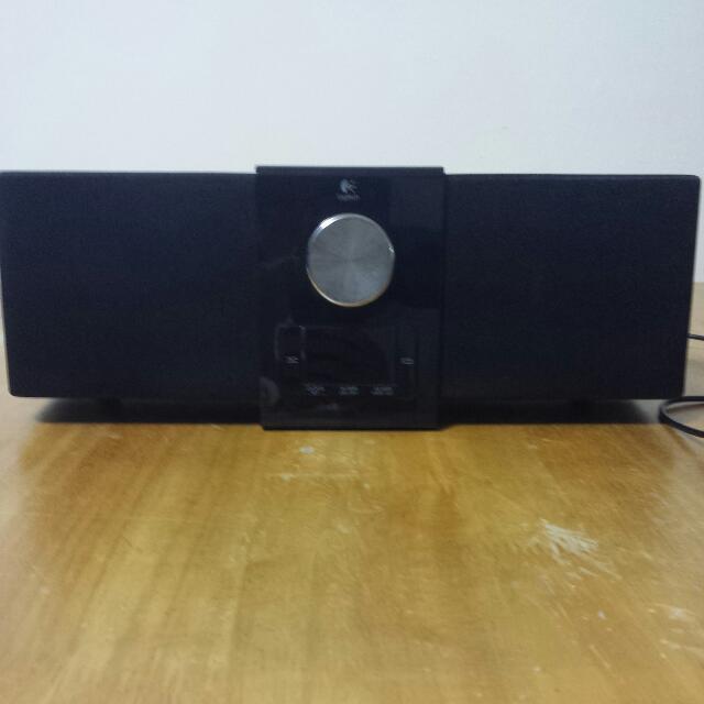 logitech iphone 4 speaker dock