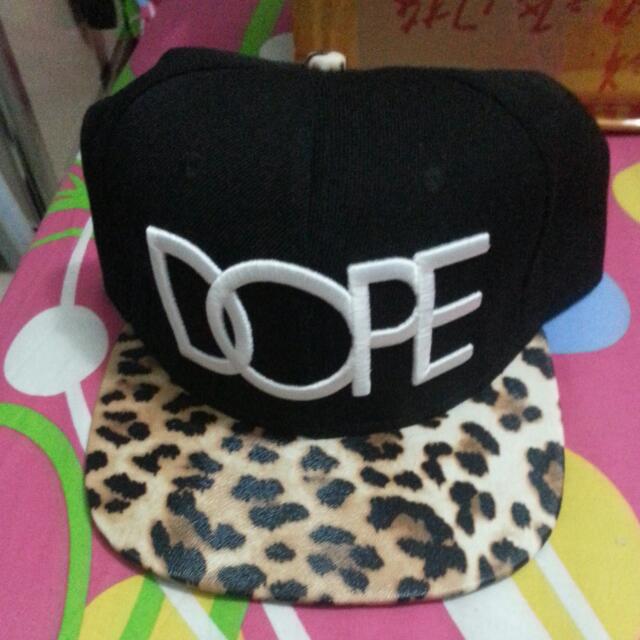 Cap (Category: Caps & Hats) located in Singapore. Submitted by tinqq (Listing ID 2171238, Image 2). Description: .