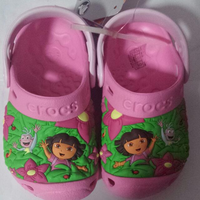 dora the explorer crocs