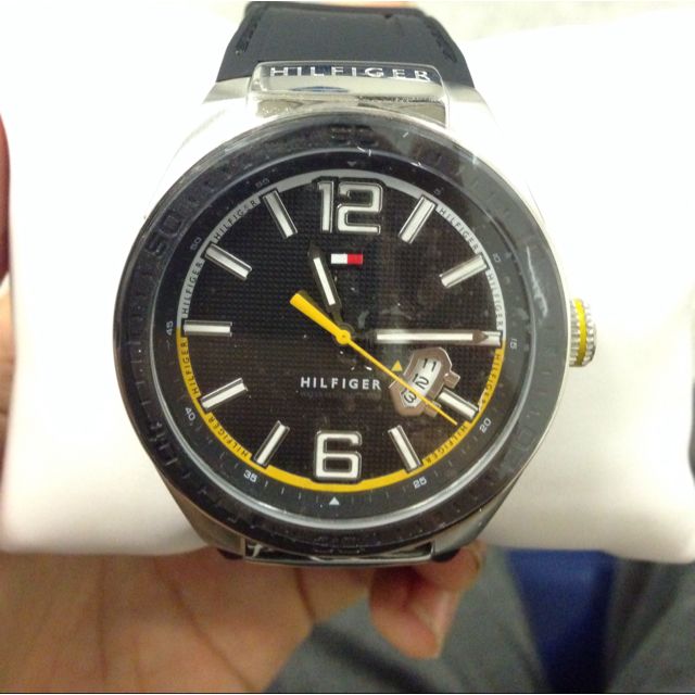 BNIB Tommy Hilfiger Watch (TH-125-1-29-0969-1209BLK-4/4), Mobile Phones & Gadgets, & Watches on Carousell