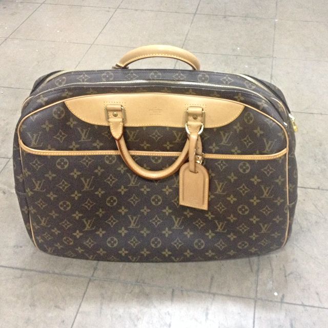 louis vuitton hand luggage case