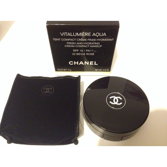 CHANEL vitalumiere Aqua Fresh and Hydrating Cream Compact Makeup
