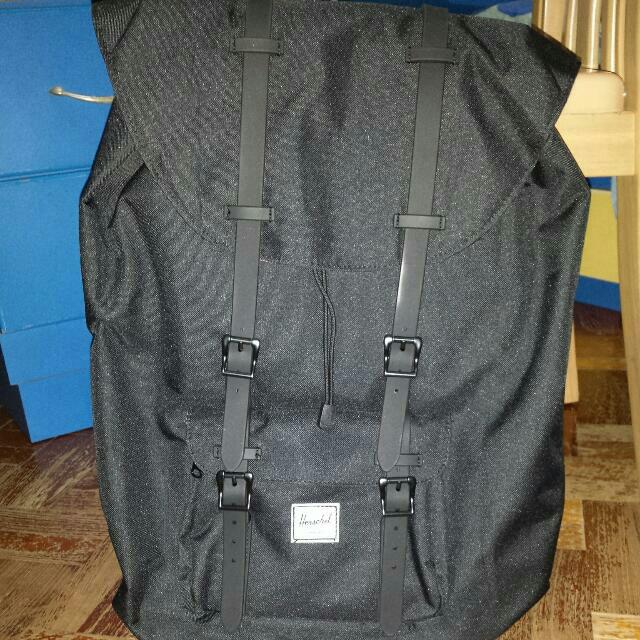 23.5 l herschel store