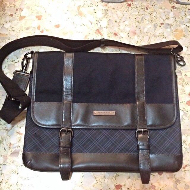 burberry black label sling bag