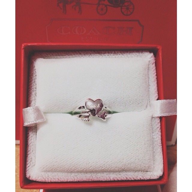 Authentic Coach Heart Arrow Ring Set Women S Fashion Jewelry Organisers Body Jewelry On Carousell