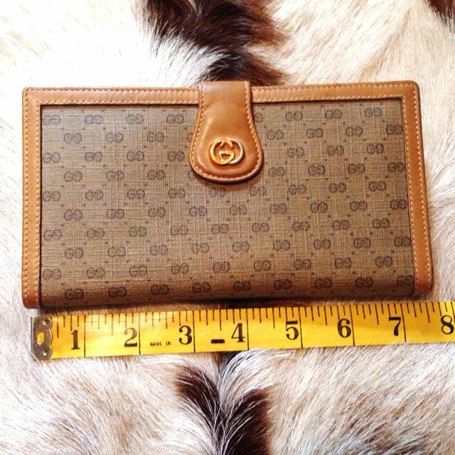 gucci wristlet purse