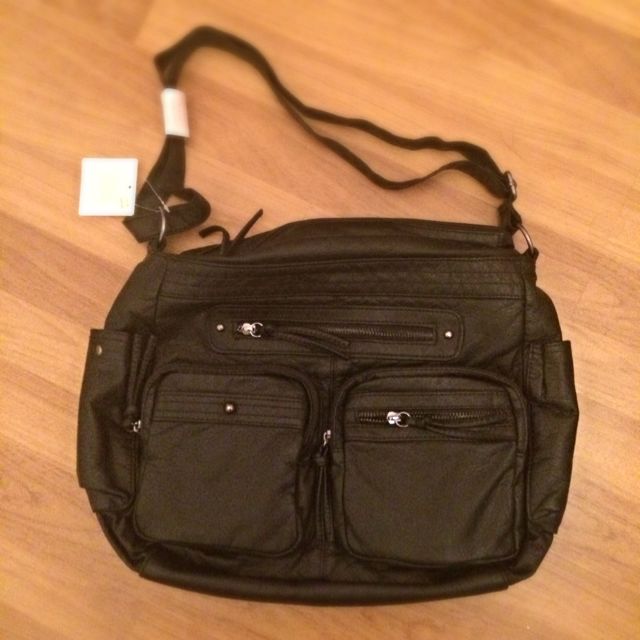 Sling bag sales with many pockets