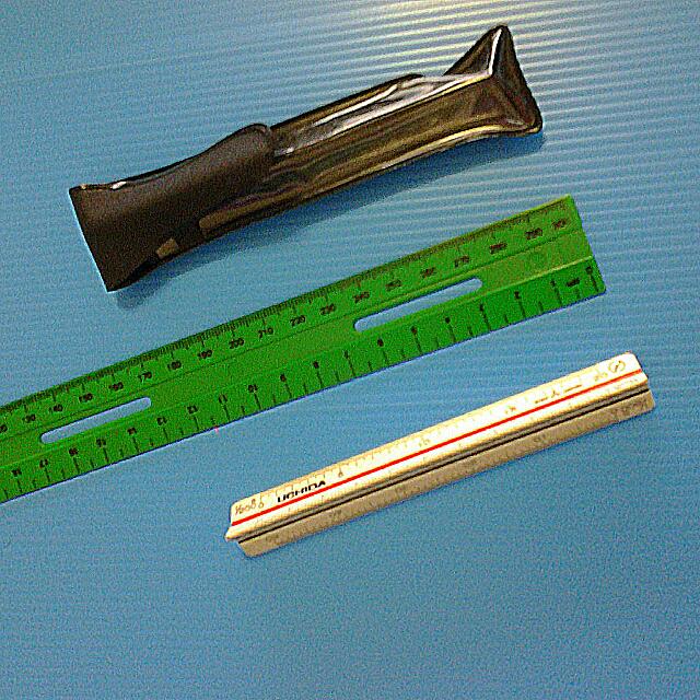 Mini outlet scale ruler