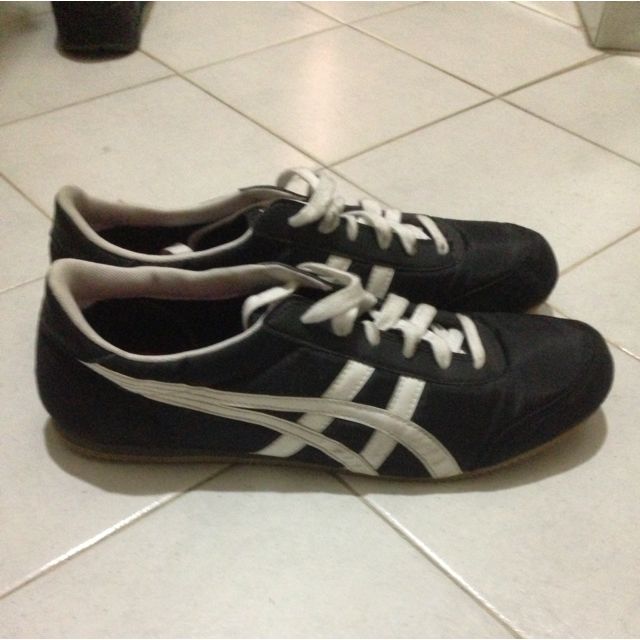 Onitsuka Tiger (Category: Sneakers) located in Singapore. Submitted by vibewiththis (Listing ID 3917578, Image 3). Description: .